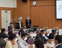 あいさつをする池田部会長