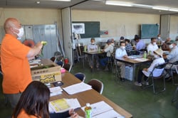 選別基準を確認する参加者