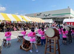 大勢の観客で盛り上がった音楽イベント