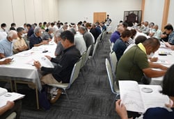 JA営農技術員より説明を受ける参加者