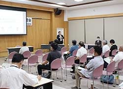 JAグループの取り組みについて説明する吉澤課長