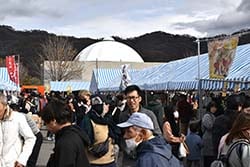 多くの来場者で賑わった第52回大生活祭（安曇野市豊科南穂高）