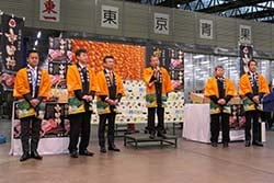 トップセールスを行う寺沢組合長