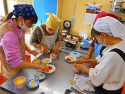 微細米粉deタルト・ポンム作る参加者