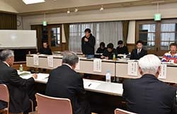 意見を述べる青壮年部員（左から2人目：安曇野市豊科）