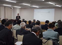 再構築のポイントを話す横澤さん