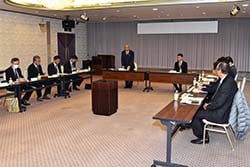 あいさつをする眞島組合長