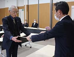 雌の部最優秀賞を受賞した菅沼さん