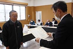 最優秀賞を受賞し表彰を受けた塩澤光宏さん