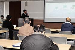 販売情勢について説明する全農担当者（12月7日、佐久市の本所）