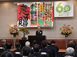 挨拶する千國茂組合長