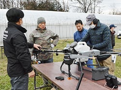 熱心に利用方法を聞く参加者