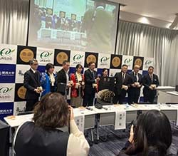 「豊茸」をPRする関係者ら