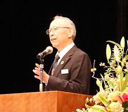 あいさつする浅沼組合長