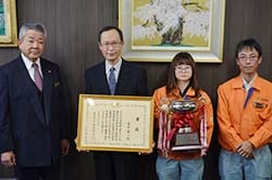 農林水産大臣賞を受賞した金井さん（左から2番目）