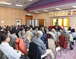 笑い声が響く会場