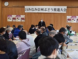 あいさつする古田部会長
