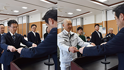 「シャインマスカットの部」最優秀賞の河合さん（左）と「ナガノパープルの部」最優秀賞の小笠原さん（右）