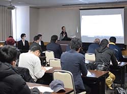こだわりや栽培の工夫を伝える金井さん