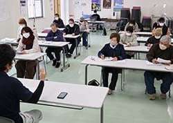 コギクとリンゴの栽培方法を説明した講習会