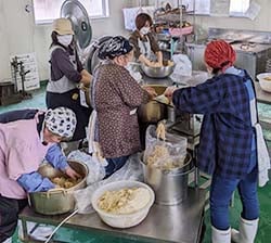 みそを仕込む会員