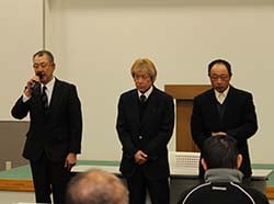 就任のあいさつをする新三役