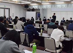 取り組み内容を説明する市場担当者