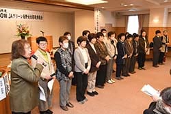 新旧役員があいさつ