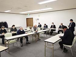 今後も「信州諏訪産えのきたけ」を守り続けることで一致したきのこ専門委員会の解散総会