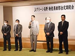 「これからますます勉強して果樹づくりをしっかりやりたい」と話す宮沢部会長