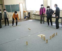 モルックを体験する参加者