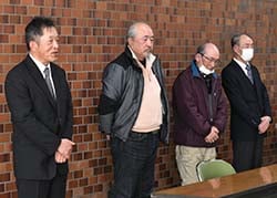 就任の挨拶をする森部会長（左）