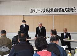 役員を代表してあいさつする吉澤部会長