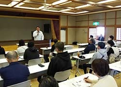 JA職員の説明に耳を傾ける受講者