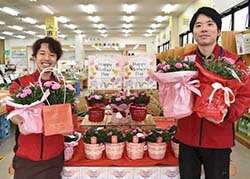 イベントをPRする宮澤担当（左）と水野克之所長（右）