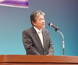 あいさつをする寺沢組合長