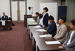 決意表明する玉木さん