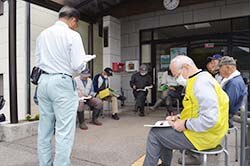 水管理について確認する生産者