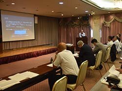 研究の成果を発表する萩原営農技術員