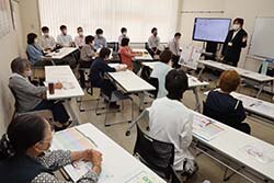 資産形成の必要性を学ぶJA女性大学の受講生