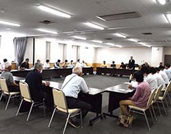部会の連携を呼びかける西村協議会長