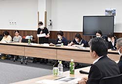 常勤役員に意見を伝える部員
