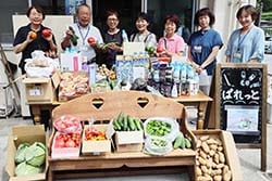 富士見町社会福祉協議会に新鮮な野菜、食品などを届けた
