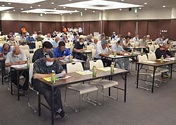 米穀情勢を確認する生産者ら
