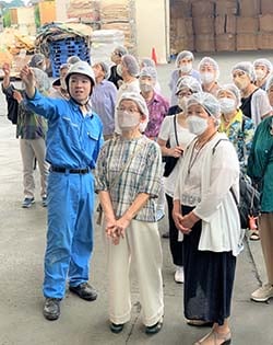 抽出方法の説明を受ける参加者