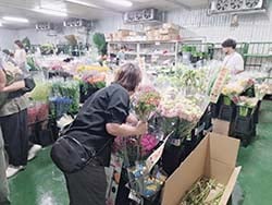 色とりどりの花きを販売した「JA信州諏訪フェア」