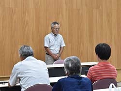 あいさつをする松下協議会長（長野県飯田市で）