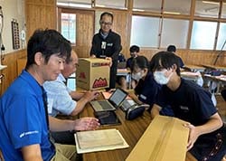 段ボール箱のデザインなどについて意見交換