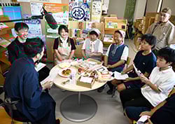 終始和やかなムードで行われた生収録の様子(長野県大町市で)