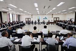 プロジェクトチームが集まって行った最終報告会